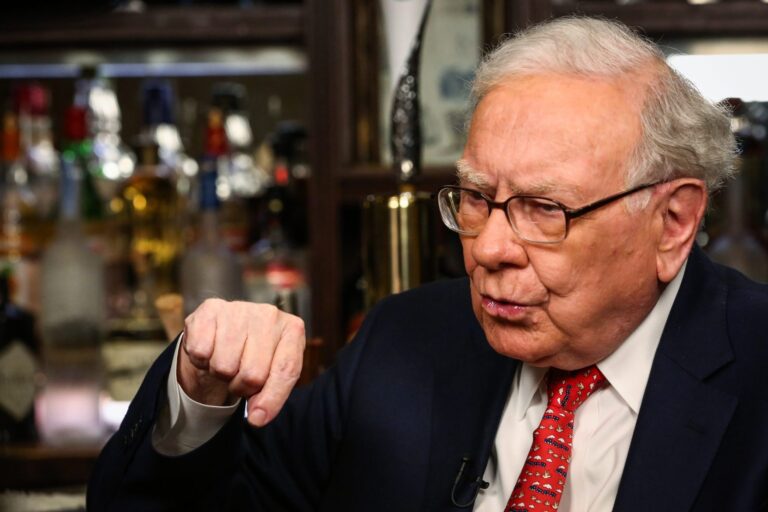 The stock market gauge named after Warren Buffett just hit an all-time high, sending a warning worse than before the dot-com bubble burst