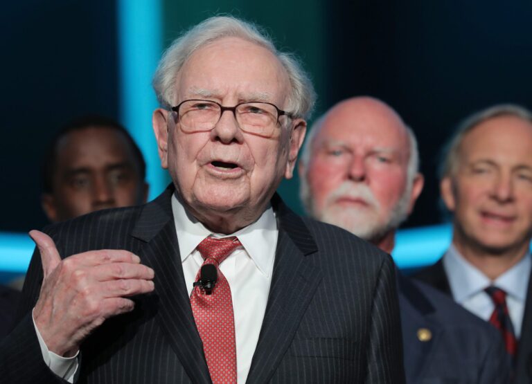 Warren Buffet’s advice for staying calm when stocks are falling comes from a 130-year-old poem: ‘Keep your head’